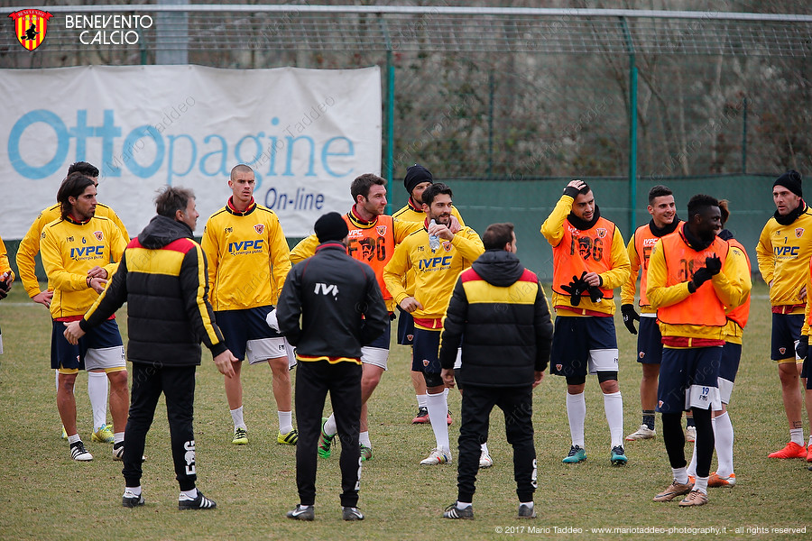 giallorossi-in-campo-seduta-a-porte-aperte