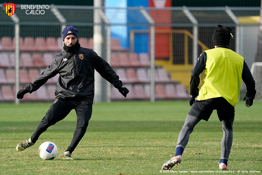 #CosenzaBenevento: giallorossi al lavoro - Foto - Benevento Calcio