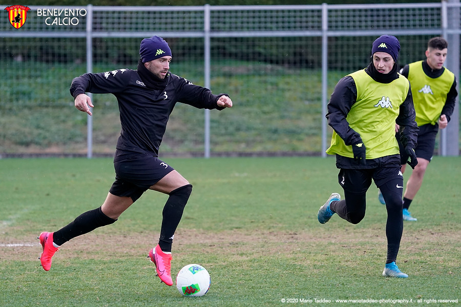 #CosenzaBenevento: giallorossi al lavoro - Foto - Benevento Calcio