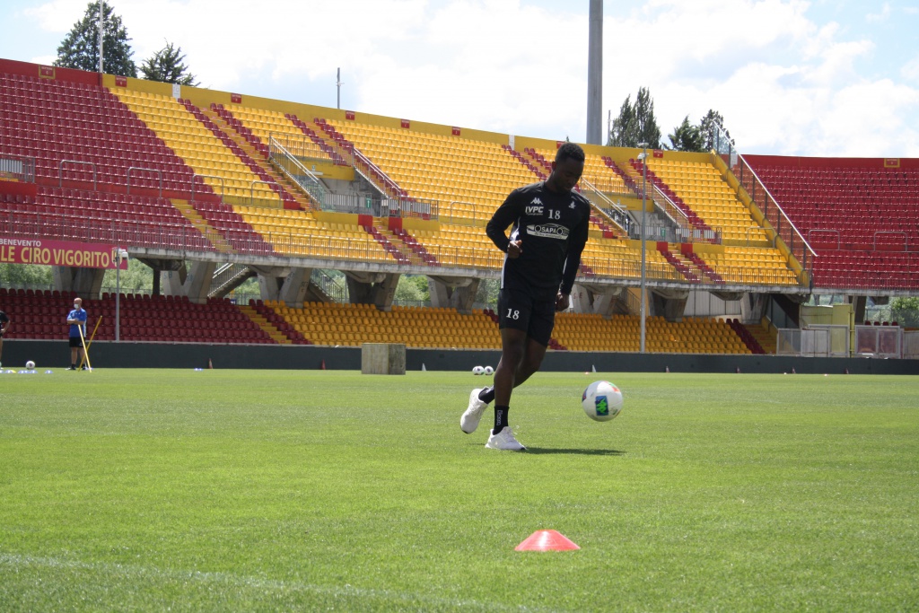 Prosegue la preparazione dei giallorossi - Foto - Benevento Calcio