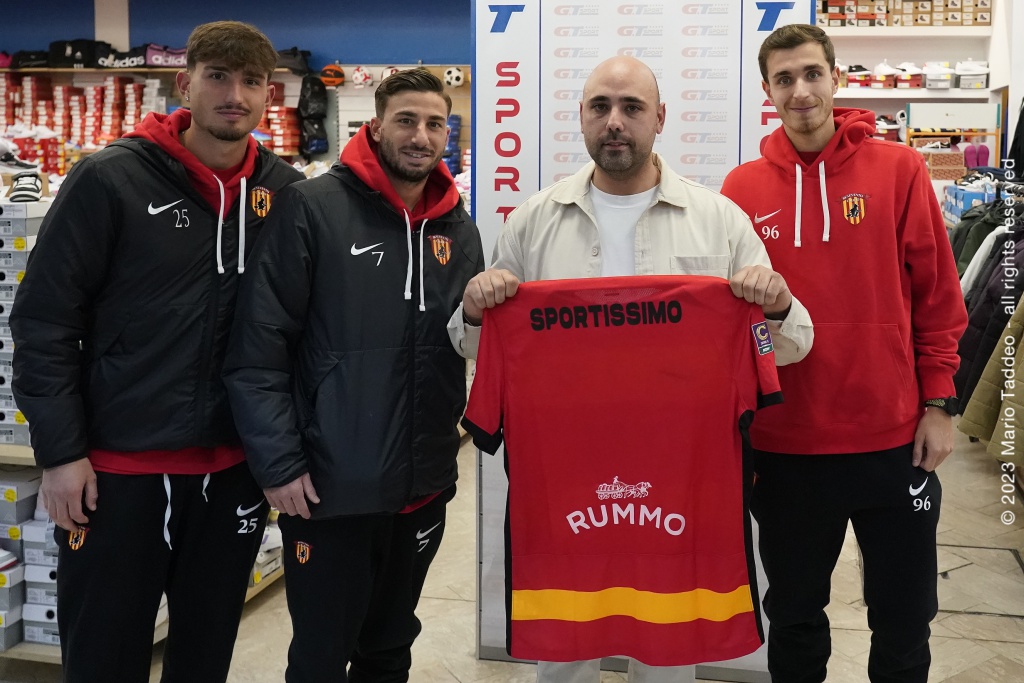 il-benevento-calcio-in-visita-da-sportissimo-per-la-giornata-degli-sponsor