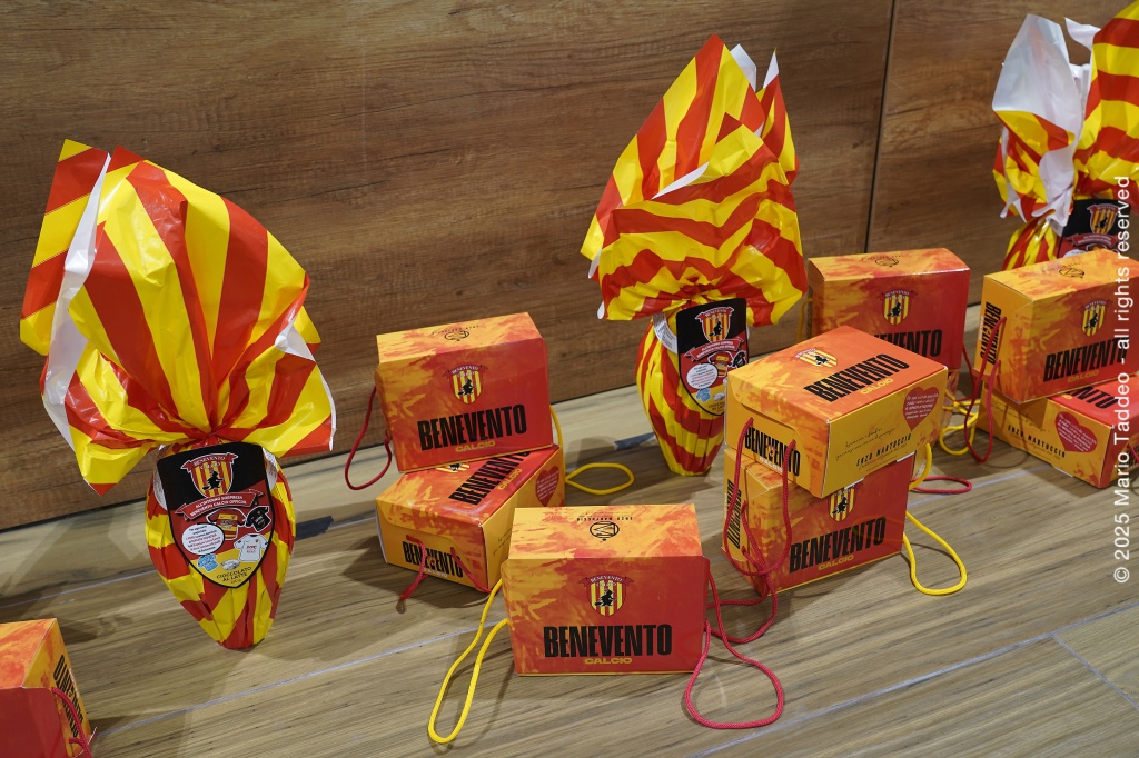 un-dolce-gesto-di-solidarieta-colomba-e-uovo-di-pasqua-del-benevento-calcio-scopri-come-contribuire