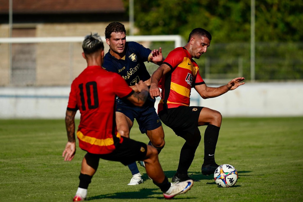 amichevole-estiva-2025-frosinone-benevento-0-1-il-tabellino